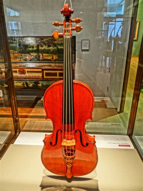 A Glimpse into the Past: The Spell of Stradivarius Violins throughout History